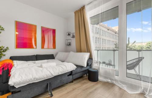 Ruzinov Apartment | LAM Fuchsia AC-Balcony