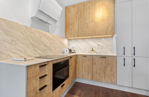 Nivy Apartment | LAM Ivory AC - Balcony
