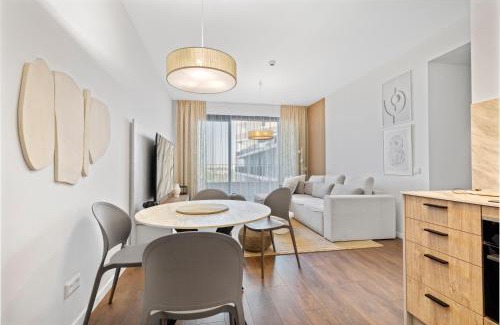 Nivy Apartment | LAM Ivory AC - Balcony