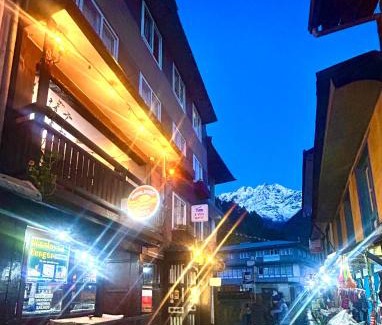 Lukla Cabin | Lama Hotel - Cafe De Himalaya