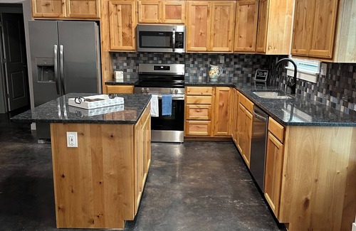 Evening Shade House | LaMar-a-Lago is a beautiful new home minutes from Lake Tenkiller