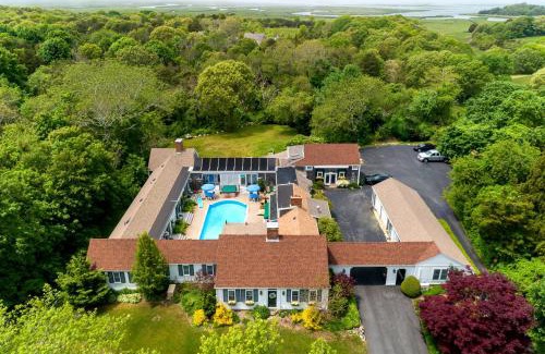 West Barnstable Hotel | Lamb and Lion Inn