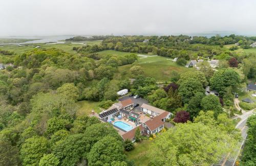 West Barnstable Hotel | Lamb and Lion Inn