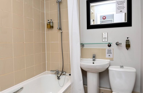 Llanwenarth Hotel | Lamb & Flag