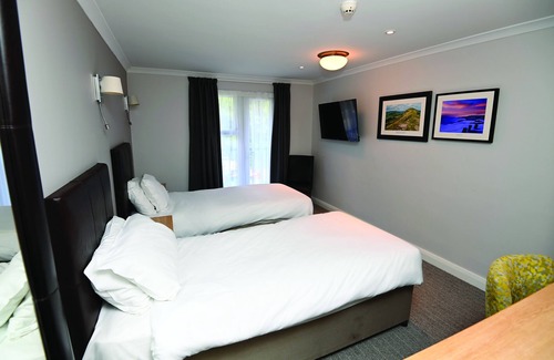 Llanwenarth Hotel | Lamb & Flag