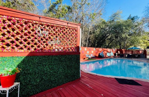 Gruene Bed & Breakfast | Lamb's Rest Inn