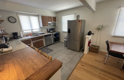 Lambertville Apartment | Lambertville-in town-Elevated Deck-Stroll by Delaware River just blocks away