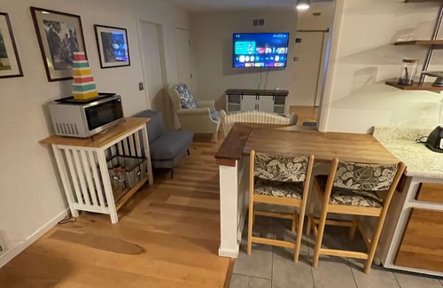 Lambertville Apartment | Lambertville-in town-Elevated Deck-Stroll by Delaware River just blocks away