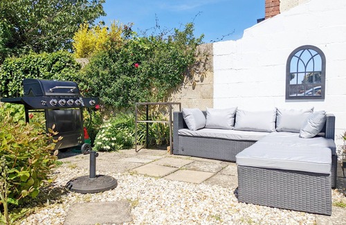 Selsey Cottage | Lambournes - sleeps 4 guests in 2 bedrooms