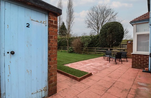 Malton Cottage | LAMBS FOLD, family friendly, with a garden in Malton