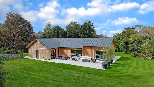 Erlestoke House | Lambs Lawn