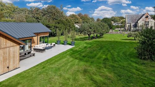 Erlestoke House | Lambs Lawn