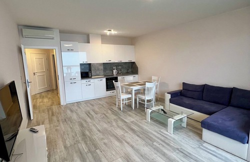 Primorski Apartment | LaMer Residence DeluxenLuxury Beachfront Escape | Private Beach, Pools & Spa