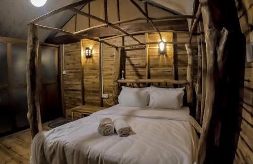 Kumbalwela Bed & Breakfast | LAMIACEAE WOOD CABIN