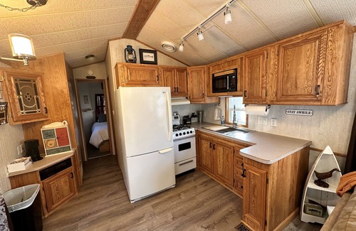 Bradford Cottage | Lamoka Lake 4-season tiny house for boating, ice-fishing, hunting, wineries