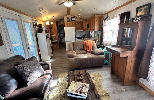 Bradford Cottage | Lamoka Lake 4-season tiny house for boating, ice-fishing, hunting, wineries