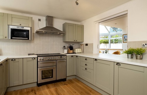 Port Isaac Cottage | LAMORNA, pet friendly, country holiday cottage in Port Isaac