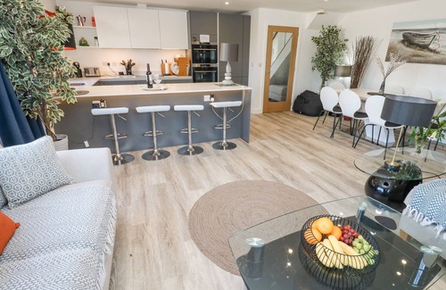 Praa Sands Cottage | LAMORNA, pet friendly, country holiday cottage in Praa Sands