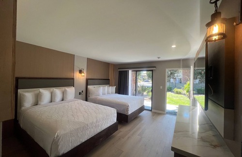 Visalia Hotel | Lamp Liter Inn