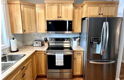 Sylvan Lake House | Lamplight Cottage | paddle-boards, AC, best beach!