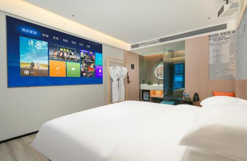 Guangzhou Hotel | Lan Wan Hotel - Next to Huangsha Metro St ation -One cup of Free Cockt ail or Harbin Beer Per Room-Cha rgeable Airport Pick-up Service