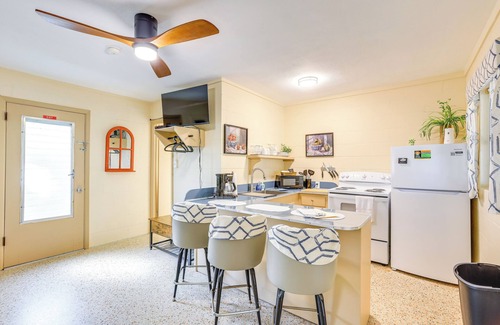 Chiefland Apartment | Lanai & Fire Pit: Riverfront Studio in Chiefland!