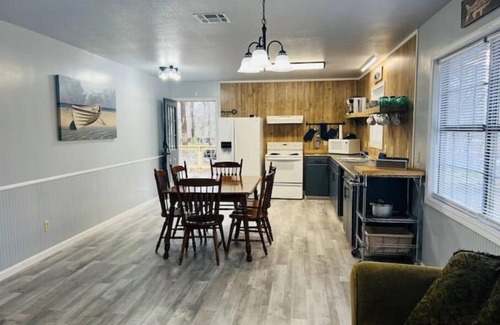 Negreet House | Lanan Hideaway on Toledo Bend >B CLOSE TO TOLEDO TOWN!