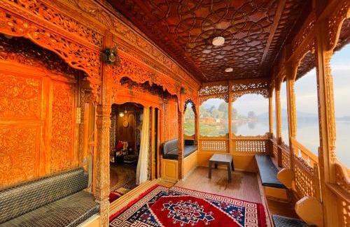 Nagin Bagh Boat Rental | Lancashire Houseboat