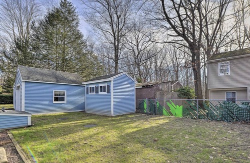 Lancaster House | Lancaster Haven: Large Yard, Community Beach!