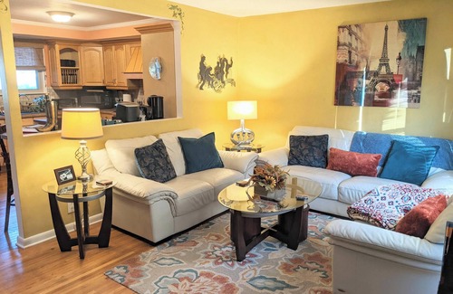 Green Hill House | Land O Lakes/4 Bdrm4 Bed,1.5 Bath,Screen Patio,Garden View,3 tvs,wifi