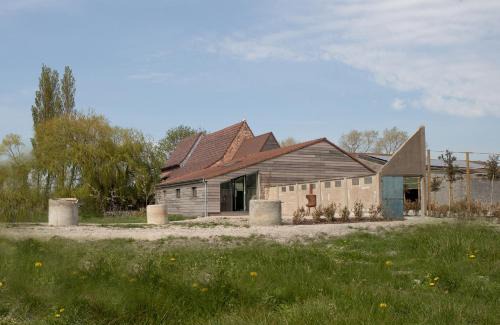Pervijze House | Landelijk vakantiehuis in Diksmuide met een tuin en vijver