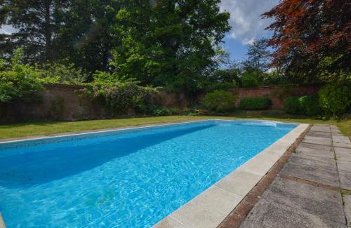 Woodfalls House | Landfords Cottage