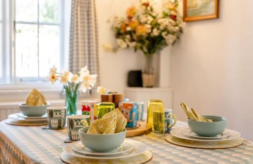 Woodfalls House | Landfords Cottage