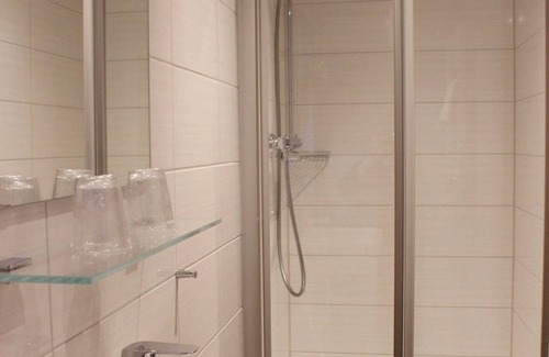 Hann. Muenden Apartment | Landgasthaus zum Krug - double room with shower/WC incl. breakfast