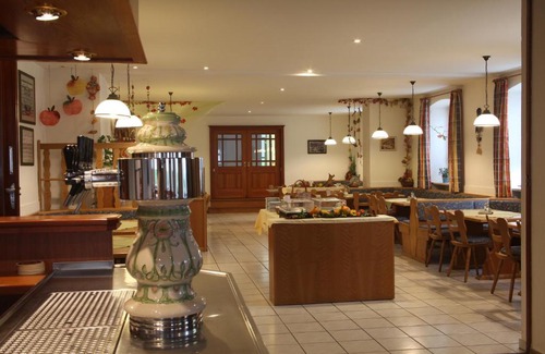 Dachau District House | Landgasthof Ostermair