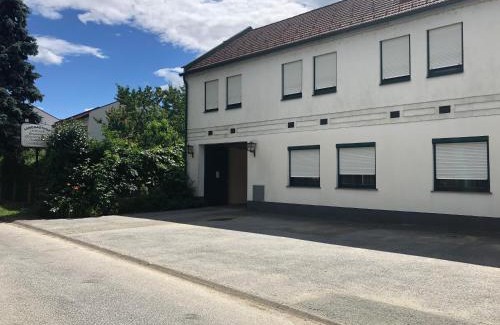 Rudersdorf House | Landgasthof Zum Alten Weinstock