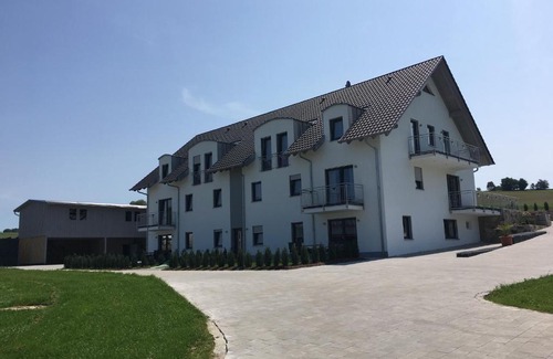 Neukirchen-Balbini Apartment | Landhaus Ferienwohnungen mit Pool und Wellness