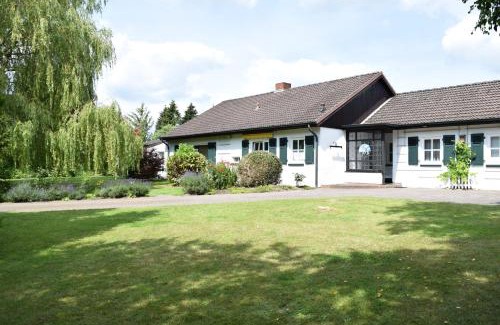 Bosau House | Landhaus Hideaway mit Aussenpool, Sauna und Kamin