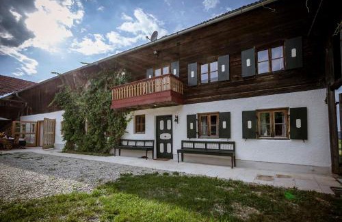 Pfarrkirchen House | Landhaus Holzen