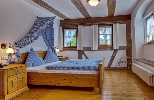 Tauberzell Hotel | Landhaus Zum Falken