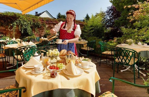 Alf House | Landhauszimmer "Romantik" with garden view - Ringhotel Bömers Mosellandhotel