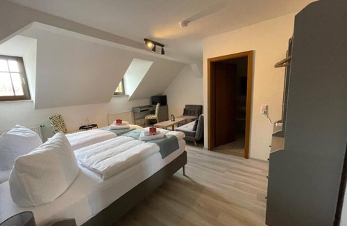 Dillstadt Hotel | Landhotel Der Distelhof mit Scheunencafé