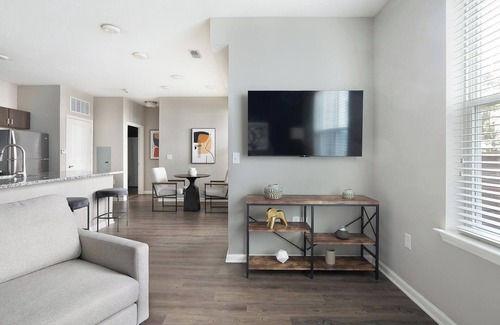 Chesterfield Apartment | Landing | Amazing 1BD, Gym, Courtyard