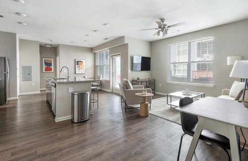 Chesterfield Apartment | Landing | Amazing 1BD, Gym, Courtyard