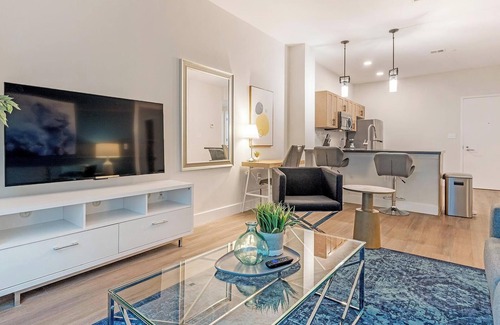 Kensington Apartment | Landing | Amazing 1BD, Clubhouse, Gym