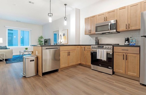 Kensington Apartment | Landing | Amazing 1BD, Clubhouse, Gym