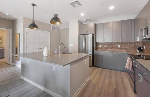 Warehouse District Apartment | Landing | Amazing 1BD, Clubhouse, Yoga Studio