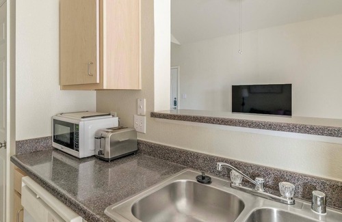 Southbelt/Ellington Apartment | Landing | Amazing 1BD, Gym, Game Room