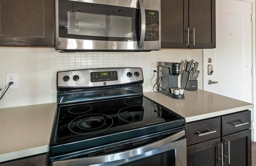 Katy Apartment | Landing | Amazing 1BD, Gym, Courtyard