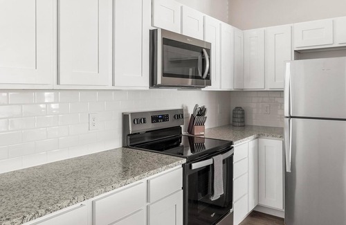 Venus Apartment | Landing | Amazing 1BD, Gym, Pool